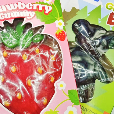 Permen karet beraroma buah yang dibungkus secara individual dengan bentuk raksasa dan baru
