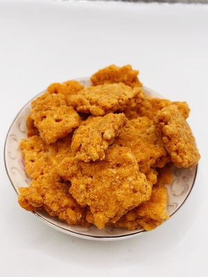 Salad telur kuning daging kering Floss Glutinous Rice Cracker Campuran kaya dan lembut Aroma Crispy Rice Fried Rice Crust Guoba