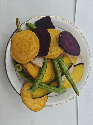 Chips buah dan sayuran dengan Chips buah dan sayuran