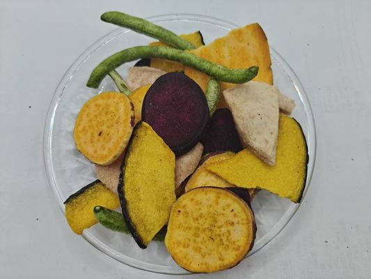 Chips buah dan sayuran dengan Chips buah dan sayuran