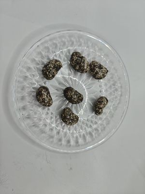 Kacang Kaseu Sesame Hitam dan Putih