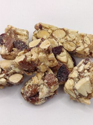 Krispy Peanut Crunch dengan Cranberry Dried Sweet - Makanan ringan kacang kedelai yang sehat