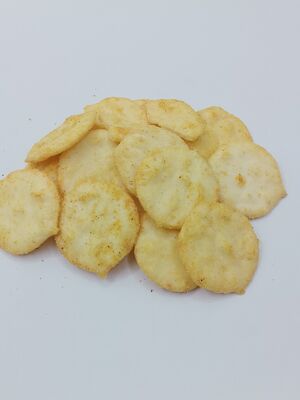 Keker beras premium dengan tekstur ringan dan renyah dikemas secara individual untuk kesegaran