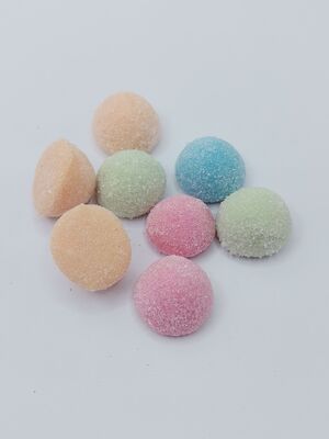 Permen karet berwarna pastel dan lembut dengan rasa buah-buahan