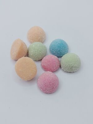 Permen karet berwarna pastel dan lembut dengan rasa buah-buahan