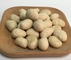 Makanan Cemilan Kacang Mede Tepung Terigu Panggang Dilapisi Wijen Dengan Rasa Renyah dan Renyah