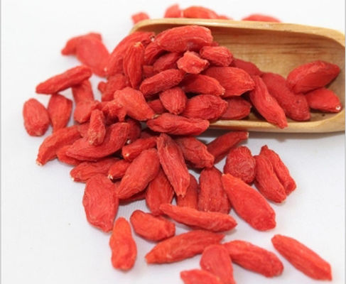 Buah A Goji Berry Buah Kering Makanan Ringan Rasa Buah Mentah 0.3-0.5% Asam Sitrat