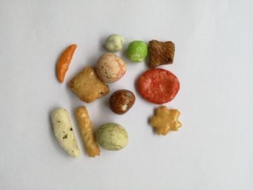 Halal Certificate Coated Peanuts Mixed Salt Spicy Rice Crackers Colorful Cemilan